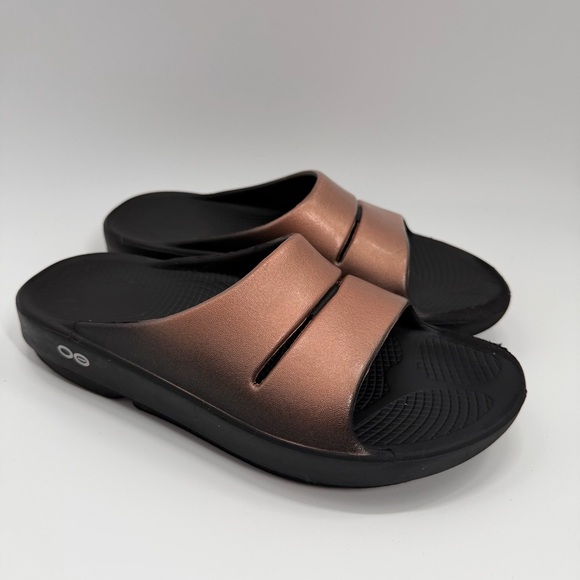 Oofos Ooahh Luxe Rose Gold Slides - Picture 2 of 12